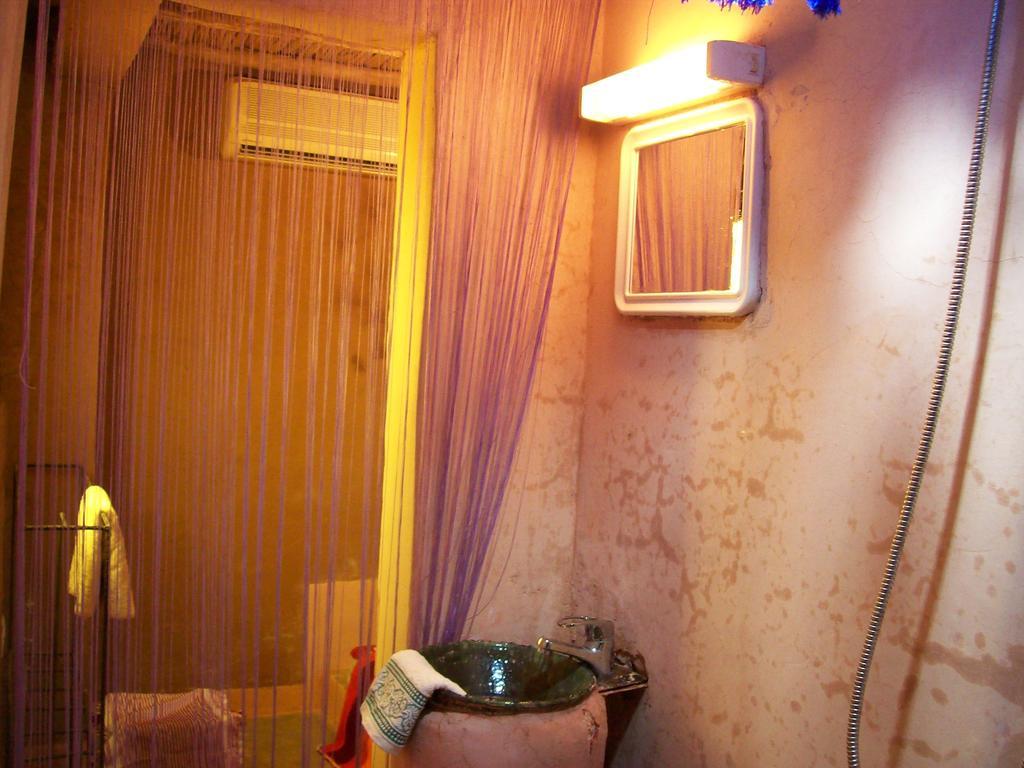Auberge Toda Kasbah Tinfou Zaouia de Sidi el Mokhtar Ben Ali 外观 照片